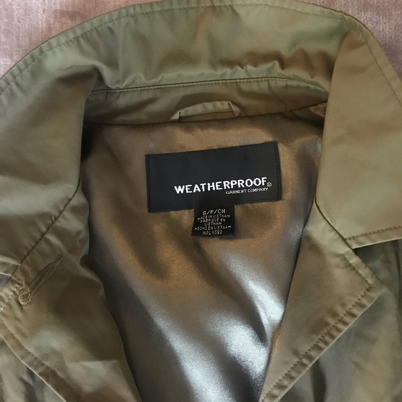 Vintage green raincoat - Picture 2 of 4